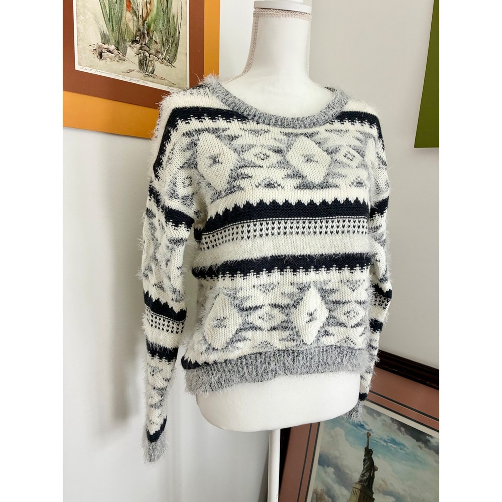 Xhilaration Sweater Womens M White Black Fair Isle Eyelash Knit Pullover